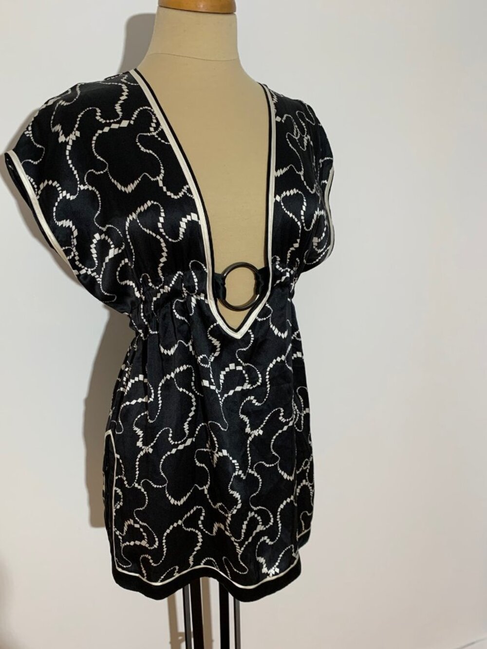 Bebe Y2K Black White Silk Kimono Sleeve Tunic Top Size M